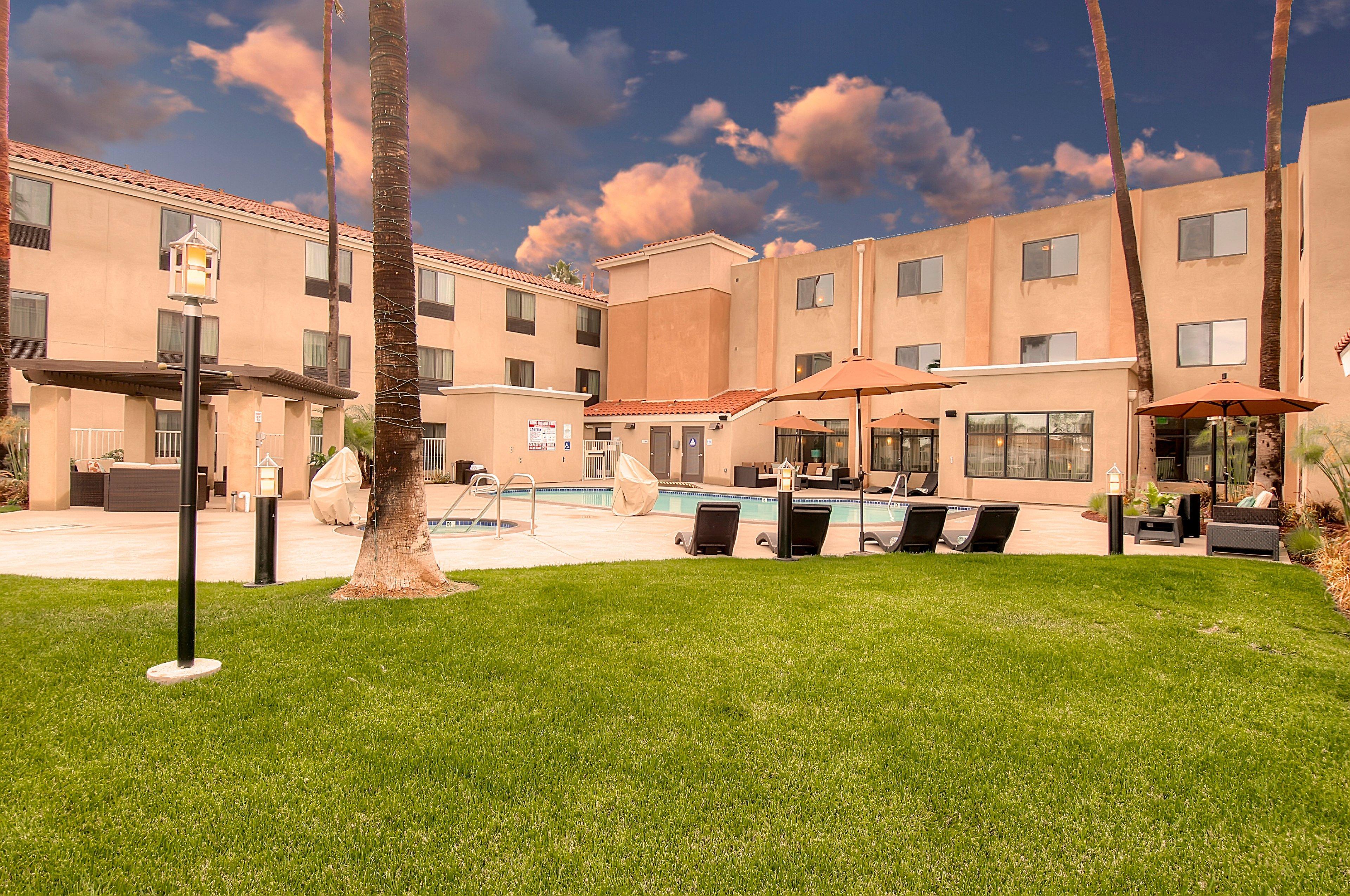 Holiday Inn Express Hotel & Suites Carlsbad Beach By Ihg Exterior foto
